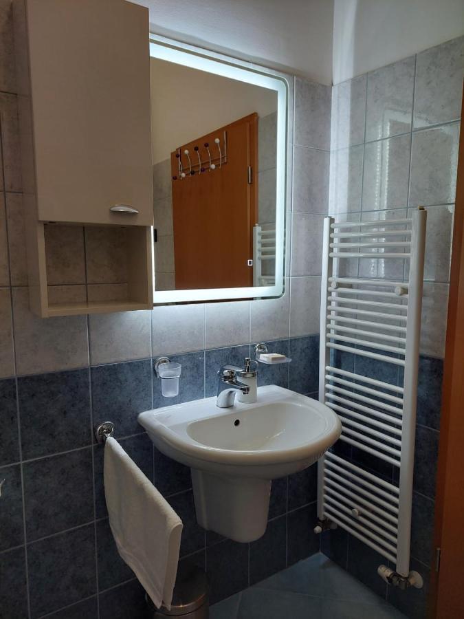 Studio Apartman Kiara Zara Esterno foto